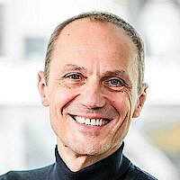 Shows a portrait of the President of the Körber Business Area Pharma.